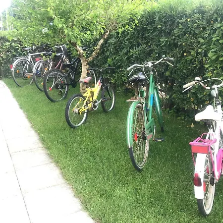 Grande Con Giardino Fronte Pineta Appartement Viareggio