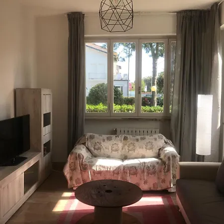 Grande Con Giardino Fronte Pineta *