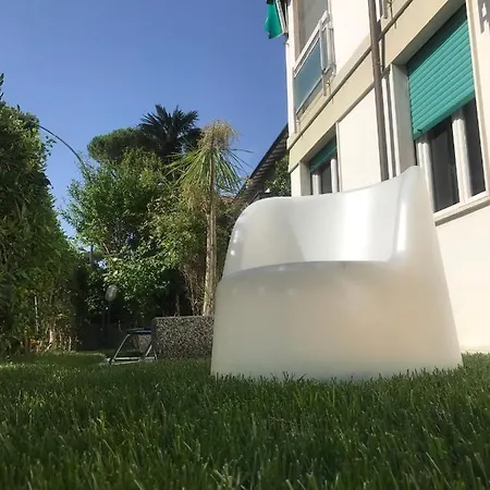 Grande Con Giardino Fronte Pineta *
